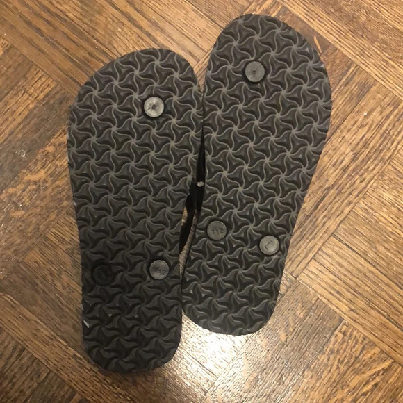 🍭3/$20🍭 Old Navy 🩴 for boys - Picture 3 of 3